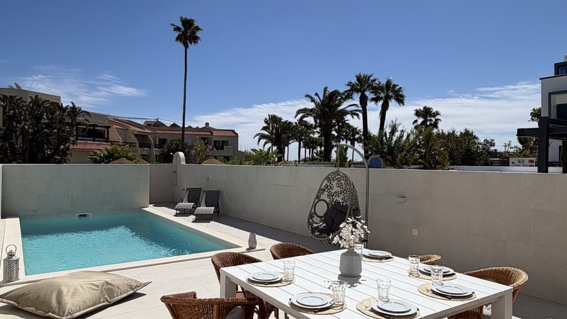 Terraço exterior com piscina privada