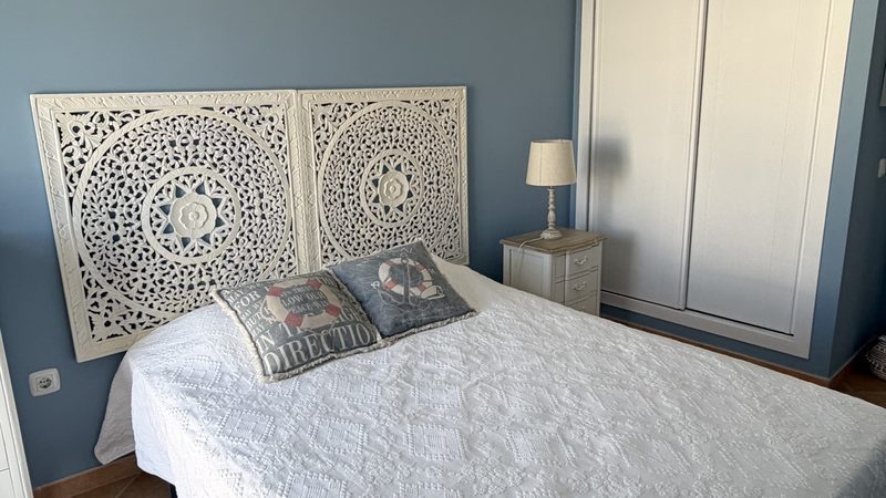 Quarto com roupeiro
